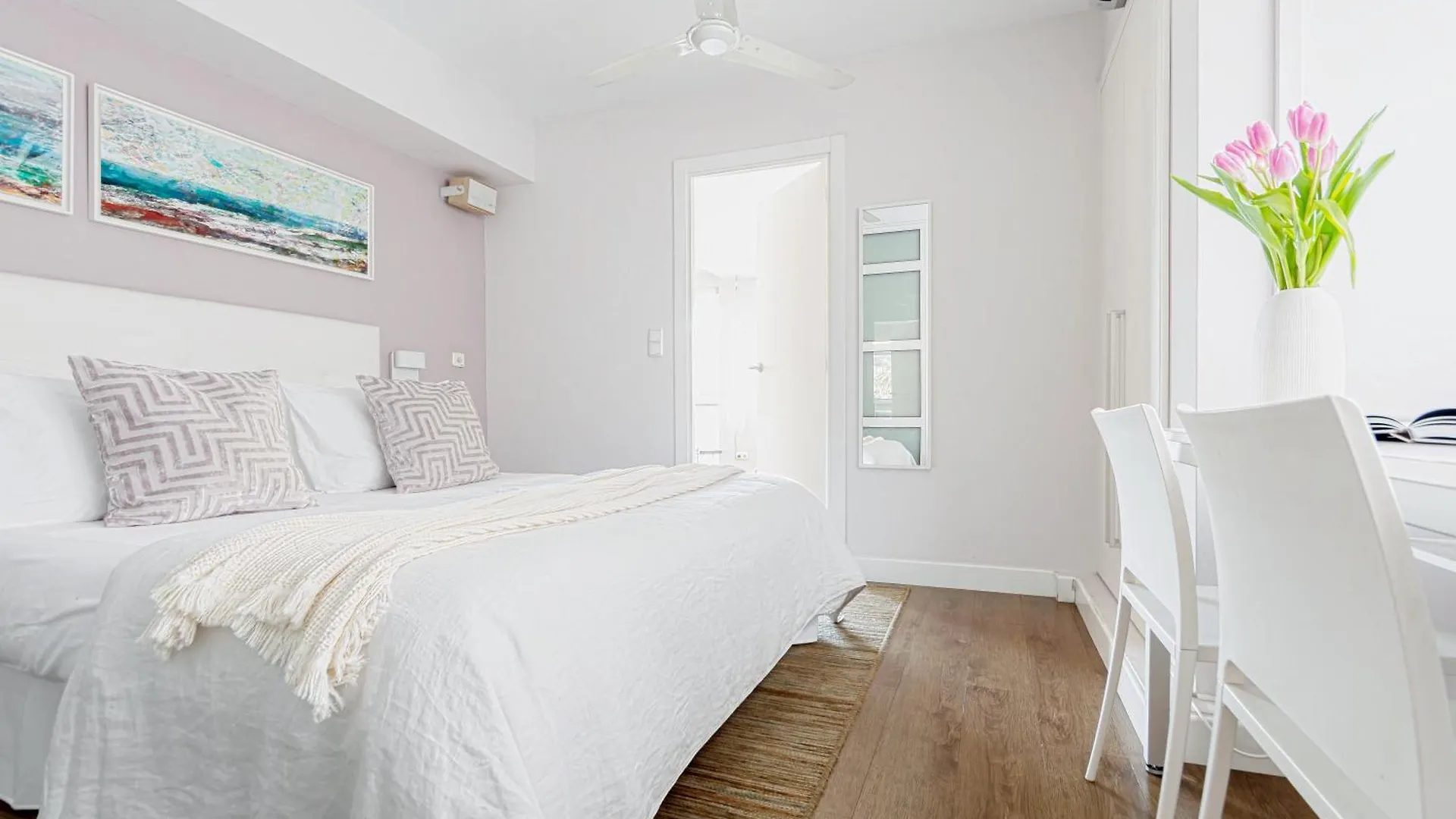 Heart Of San Sebastian⎮Walk Score 99⎮3 Baths 0*,  Spanien